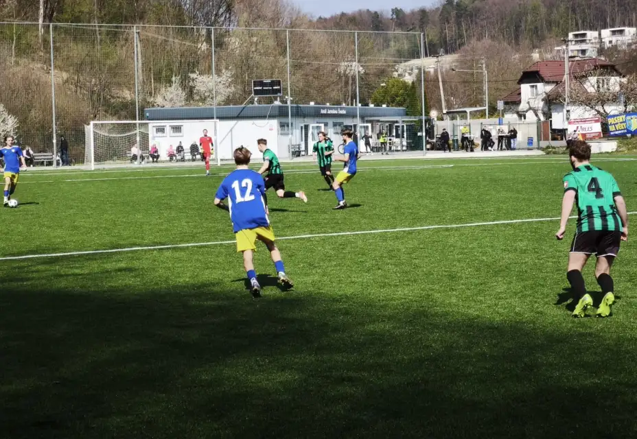 Dorost si poradil v malém derby s Fryštákem 3:0