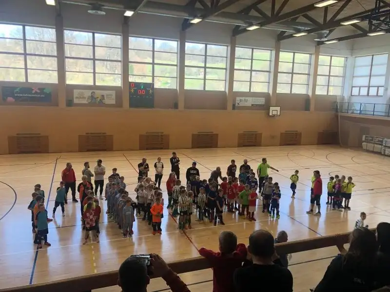Mladší přípravka na turnaji OFS Zlín v Luhačovicích