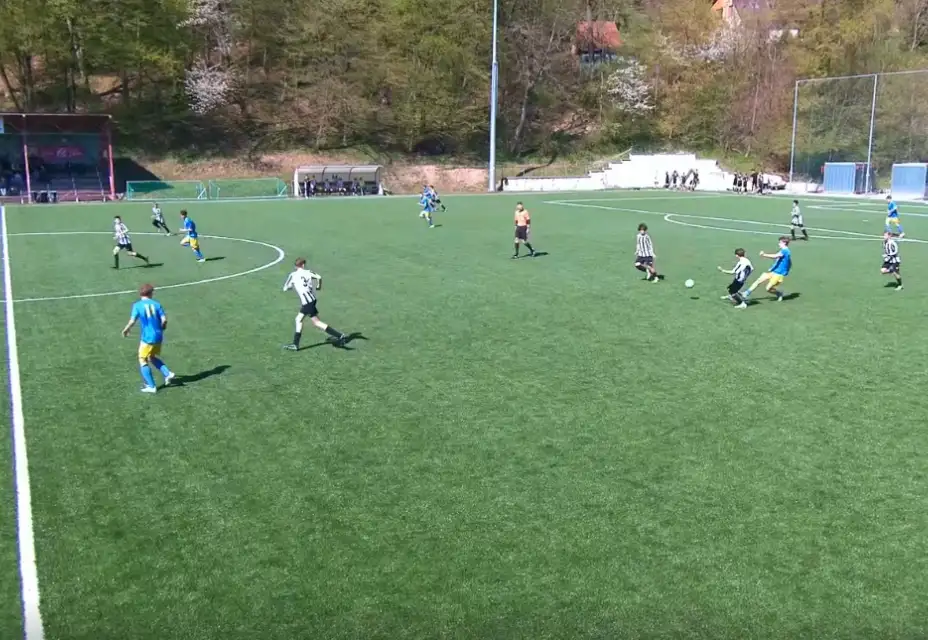 Starší žáci v utkání o čelo tabulky zaslouženě porazili Holešov 3:0