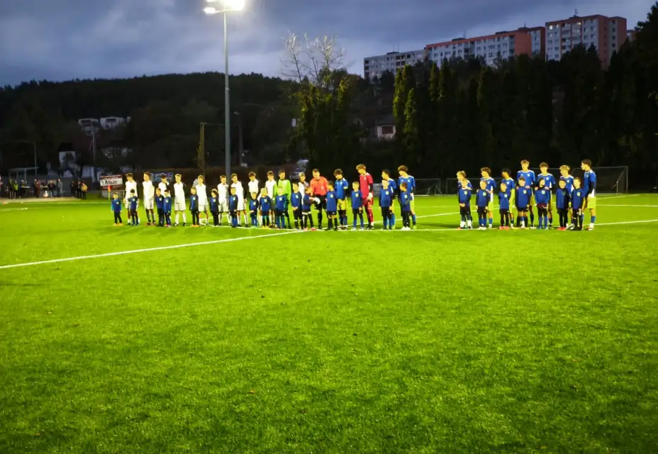 Dorost nezvládl v domácím utkání s Holešovem roli favorita
