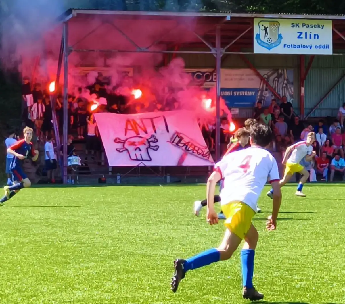 Béčko dorostu před parádní diváckou kulisou porazilo Mladcovou 4:0