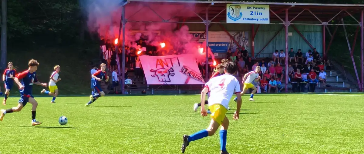 Béčko dorostu před parádní diváckou kulisou porazilo Mladcovou 4:0